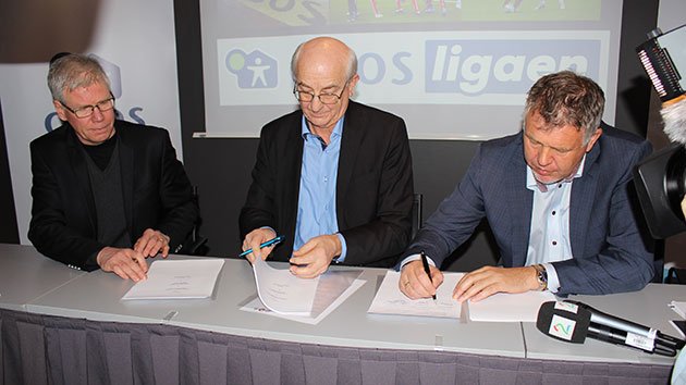 OBOS-ligaen: Her signeres 6-års avtalen. Foto: Thomas Torjusen